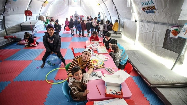 TÜGVA deprem bölgesinde 'anne ve çocuk çadırları' ile psikososyal destek veriyor