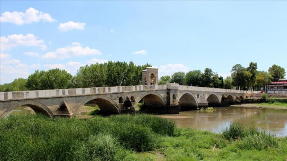 Tunca Nehri'nin yatağı temizleniyor