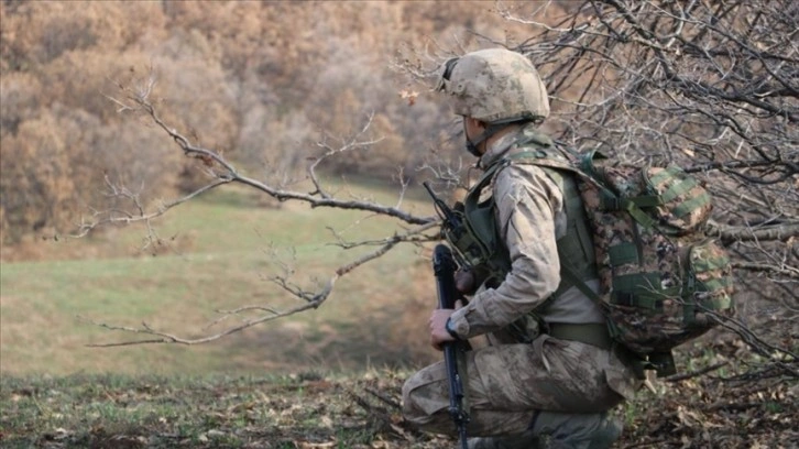 Tunceli'de teröristlerin kullandığı 10 sığınak imha edildi