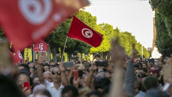 Tunus'ta Nahda Hareketi ve 4 siyasi parti Cumhurbaşkanı Said'in kararlarına karşı çıkıyor
