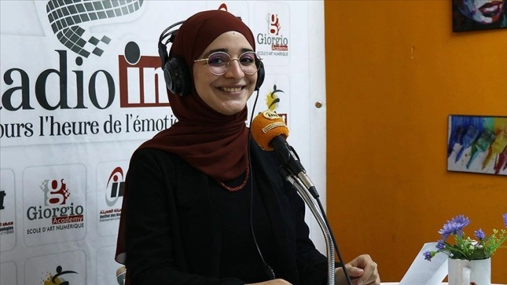 Tunuslu genç kız çocukluk hayalini "Türkçe radyo programı" hazırlayarak gerçekleştirdi