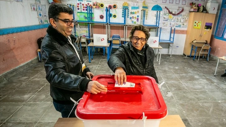Tunus’ta Bölgesel ve Yerel Ulusal Konseyi ikinci tur seçimleri için halk sandık başında