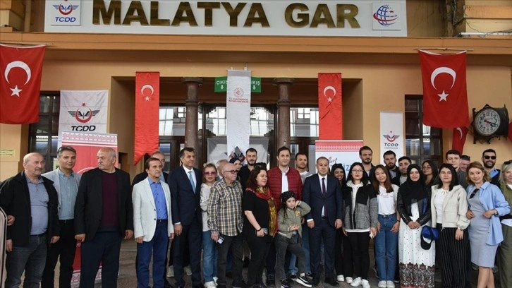 'Turistik Diyarbakır Ekspresi' Malatya'da mola verdi