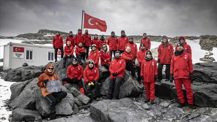 Türk bilim insanları, dünyanın geleceği için sorularının cevaplarını Antarktika'da aradı