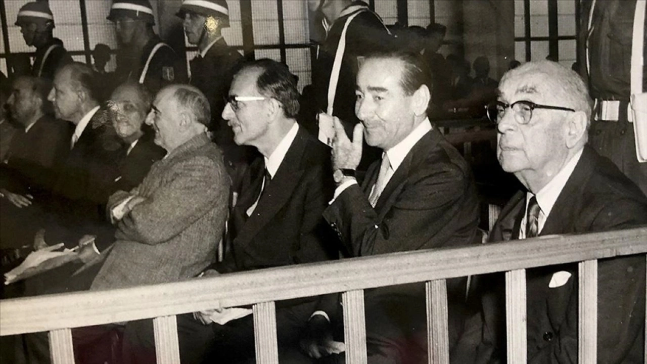 Türk demokrasi tarihinde yürekleri sızlatan kara leke: 27 Mayıs