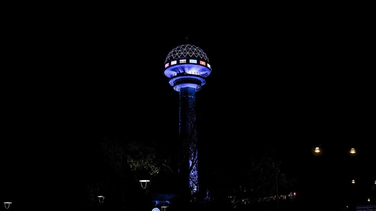 Türk Devletleri İşbirliği Günü'nde İstanbul ve Ankara'daki bazı köprü ve binalar turkuaza büründü
