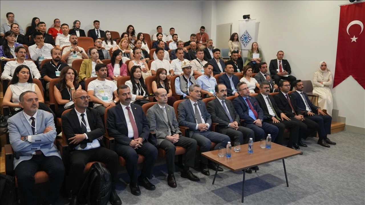 Türk Dünyası Genç Tarihçiler Çalıştayı başladı