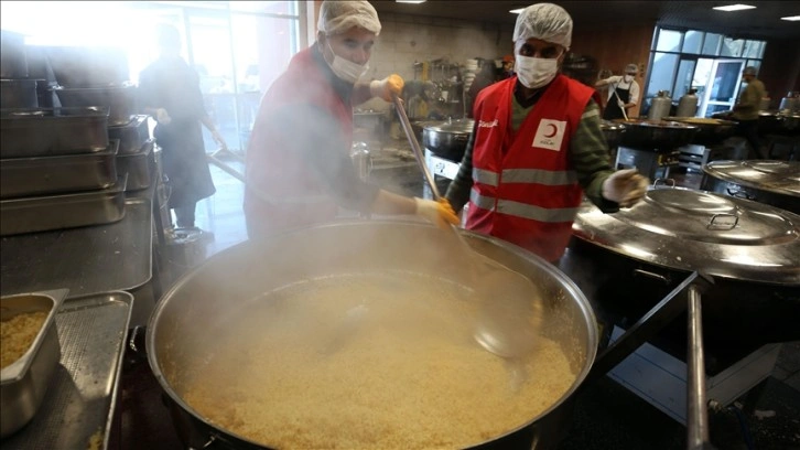 Türk Kızılay afet bölgesinde 93 milyon 268 bin kişilik beslenme desteği sağladı