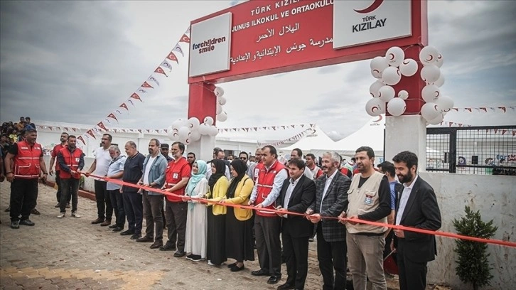 Türk Kızılay, İdlib'de inşasını tamamladığı 901 briket eve aileleri yerleştirdi