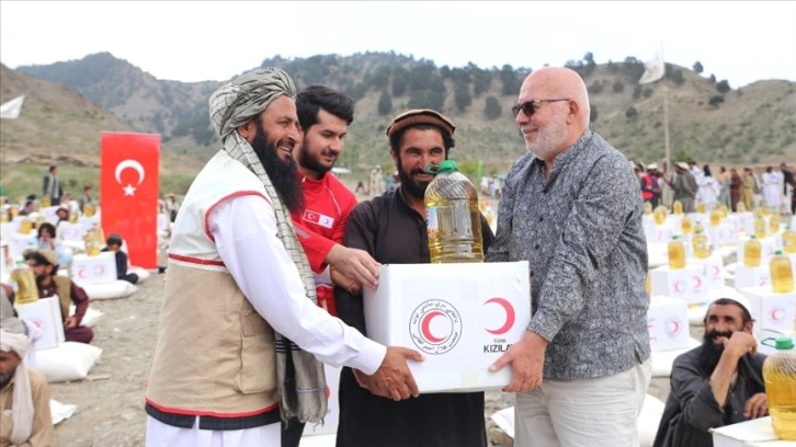 Türk Kızılaydan 3 bin Afgan depremzede aileye gıda yardımı