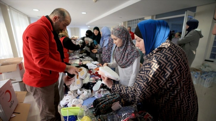 Türk Kızılay'dan, savaş mağdurlarına giyim yardımı