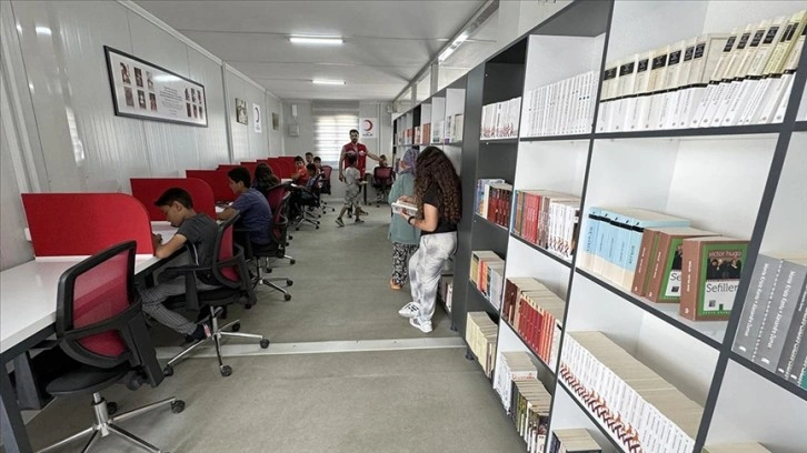 Türk Kızılayın 100. Yıl Kütüphanesi 5 ayda 4 bine yakın depremzedeye hizmet verdi