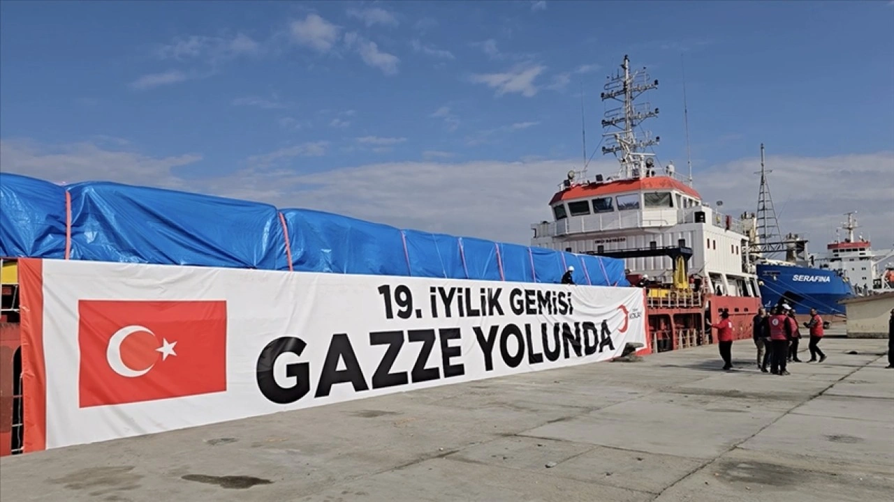Türk Kızılayın Gazze için hazırladığı 19. "İyilik Gemisi" Mısır'ın Ariş Limanı'n