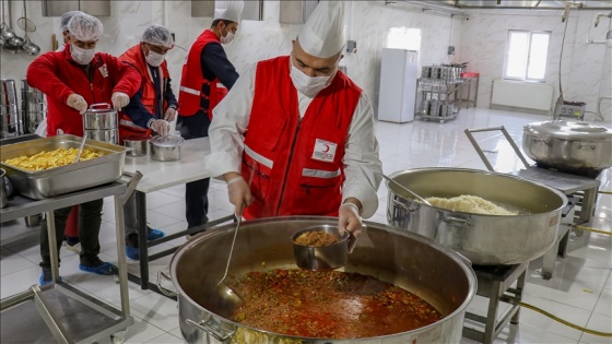 Türk Kızılayın kazanları Ramazan ayında da ihtiyaç sahipleri için kaynayacak