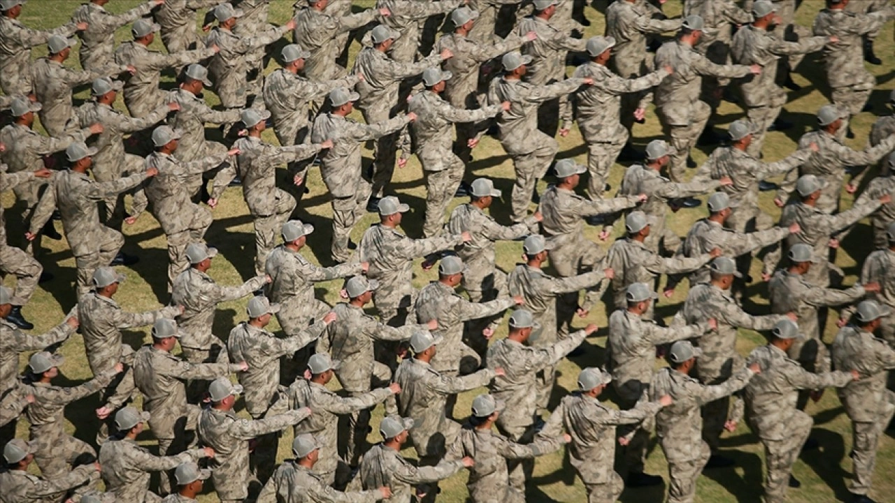 Türk Silahlı Kuvvetlerine muvazzaf subay adayı temini için başvuru süresi uzatıldı