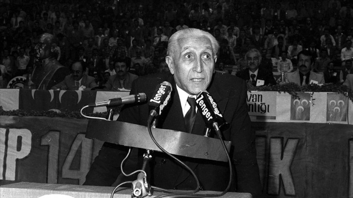 Türk siyasetinin renkli ismi Osman Bölükbaşı'nın vefatının 20. yılı