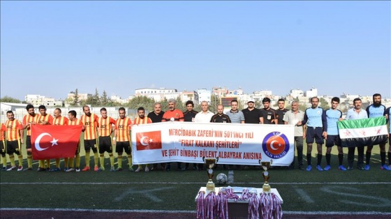 Türk ve Suriyeli gençlerin dostluk maçı