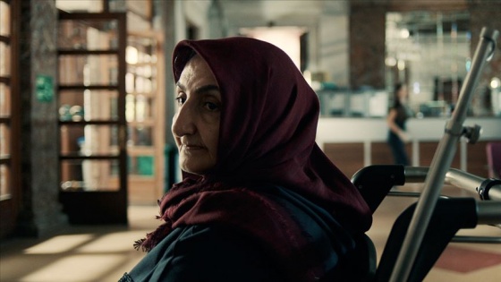 Türk yönetmen başrolünde annesini oynattığı kısa filmle Paris'ten ödülle döndü