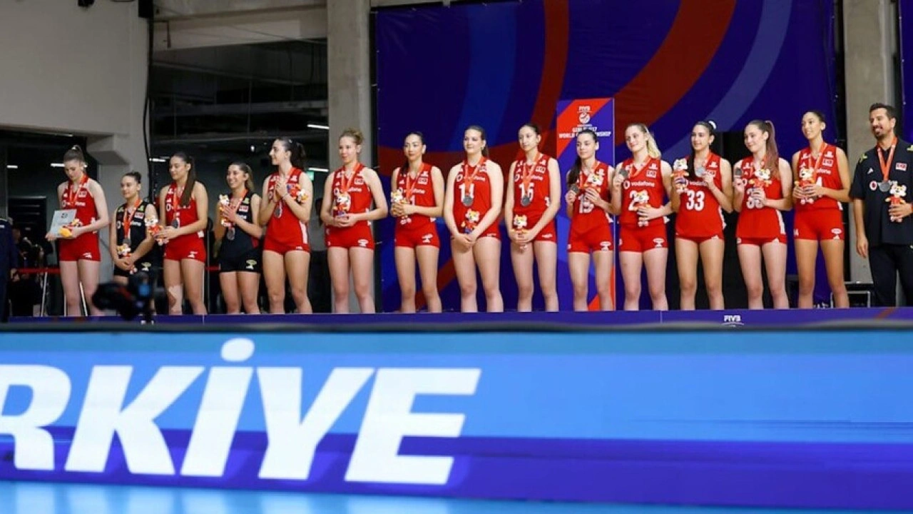 T&uuml;rkiye 17 Yaş Altı Kadın Milli Voleybol Takımı, d&uuml;nya 2'ncisi oldu