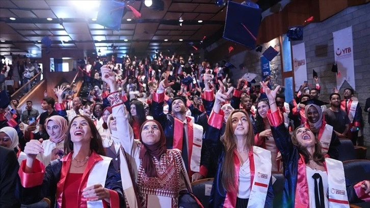 Türkiye burslarından yararlanan