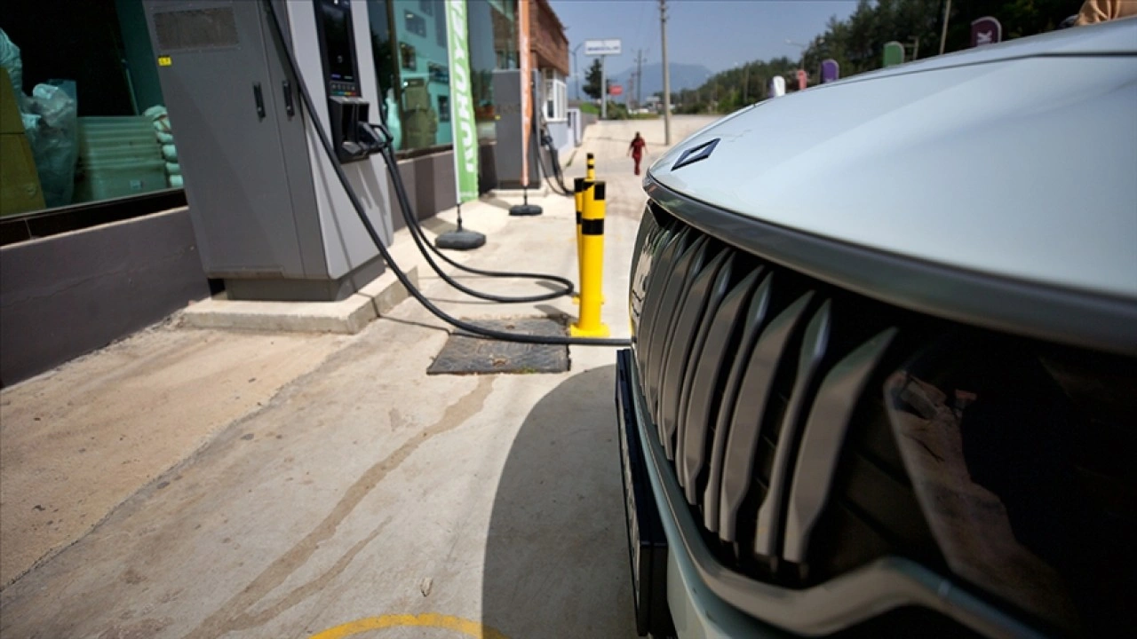 Türkiye'de satılan her 10 otomobilden 4'ü elektrikli ya da hibrit