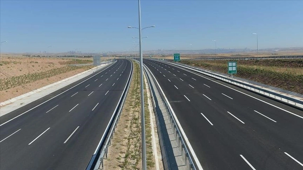 Türkiye'nin bölünmüÅŸ yol ağı 22 yılda yaklaşık 5 katına çıktı