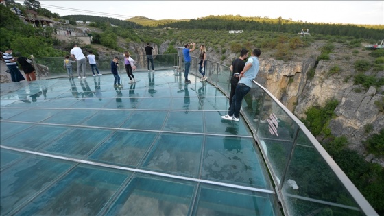 Türkiye'nin ilk cam seyir terası yeniden misafirlerini ağırlamaya başladı
