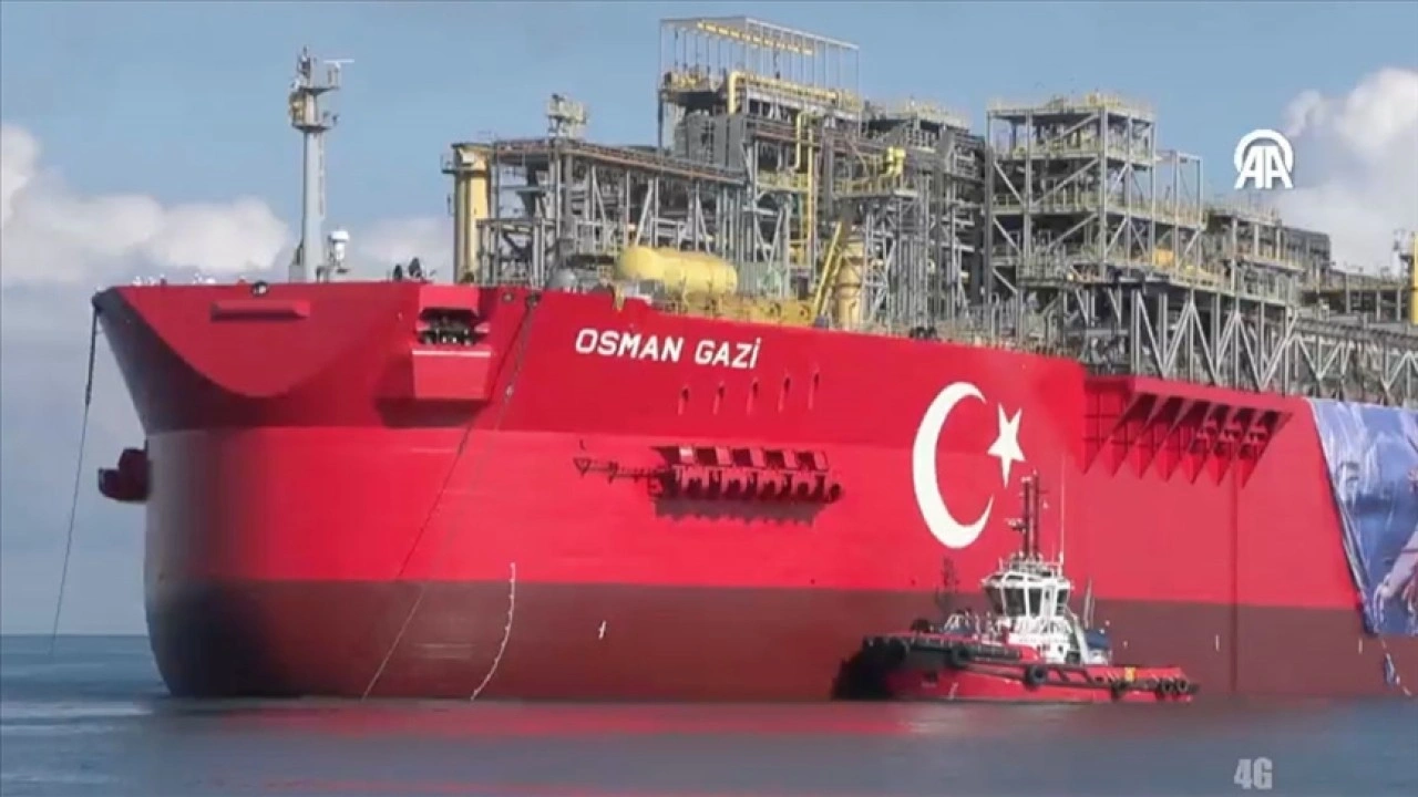 Türkiye'nin ilk yüzer doğal gaz üretim platformu Osman Gazi Filyos Limanı'nda