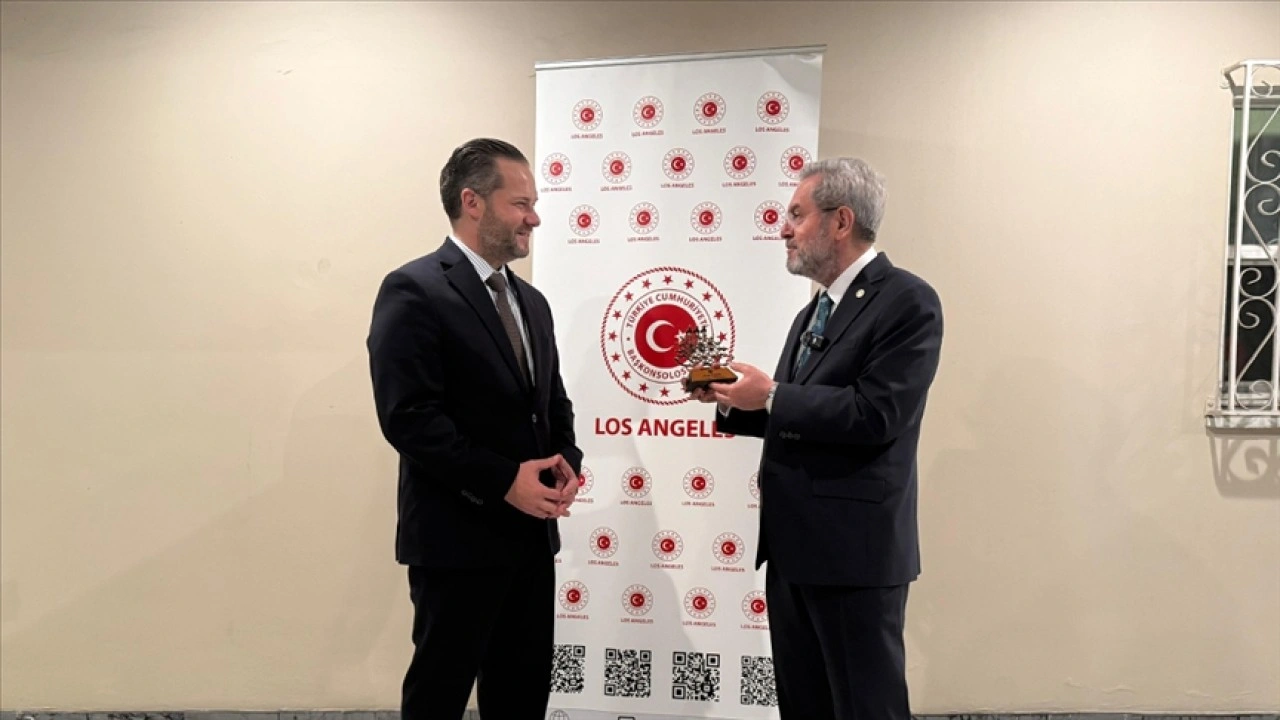 Türkiye’nin Los Angeles Başkonsolosu, Türk akademisyenlerle bir araya geldi