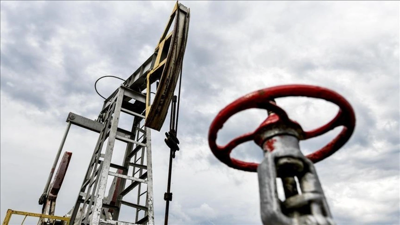 T&uuml;rkiye'nin petrol ithalatı ekimde y&uuml;zde 13,7 arttı