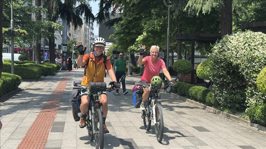 Türkiye'yi bisikletle gezen Alman çift 1400 kilometreyi geride bıraktı