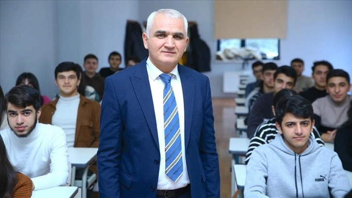 Türkiye'de eğitim alan Azerbaycanlı akademisyenden 