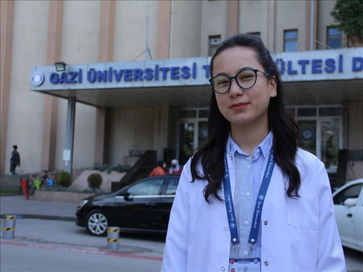 Türkiye'de eğitim gören Afgan genç kız ülkesine doktor olarak dönmek istiyor