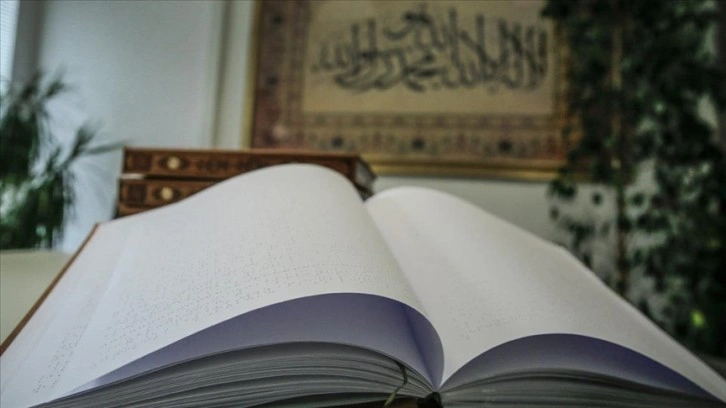 Türkiye'den Bosna Hersek'e Braille alfabesiyle yazılmış Kur'an-ı Kerim hediyesi