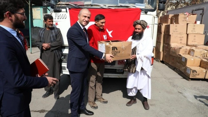 Türkiye'den gönderilen yardım paketleri, Afganistan'a teslim edildi