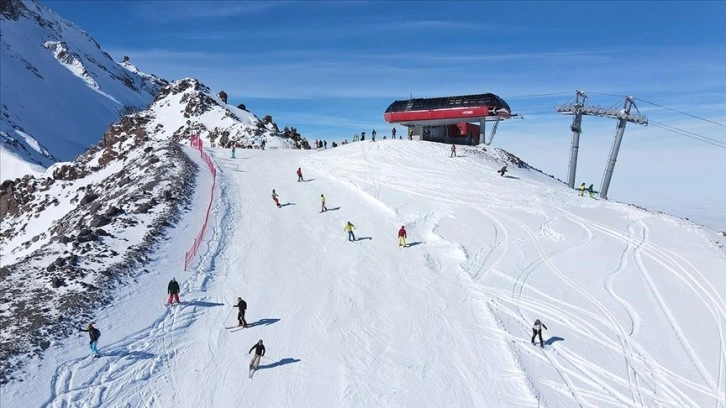 Türkiye'nin en yüksek pisti Ottoman'ın kapısı kayakseverlere açıldı
