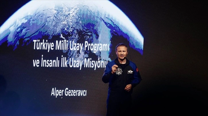 Türkiye'nin ilk astronotu Alper Gezeravcı, Düzce'de gençlerle buluştu