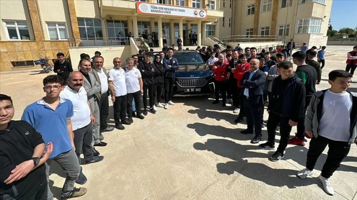 Türkiye'nin yerli otomobili Togg, Çorum'da TEKNOFEST şampiyonlarıyla buluştu