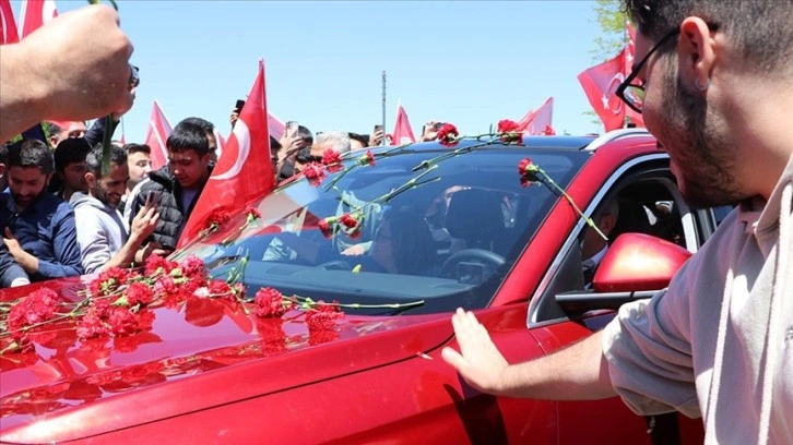 Türkiye'nin yerli otomobili Togg, Gaziantep'te tanıtıldı