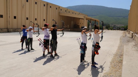 Tütün deposunda yetişen şampiyonlar