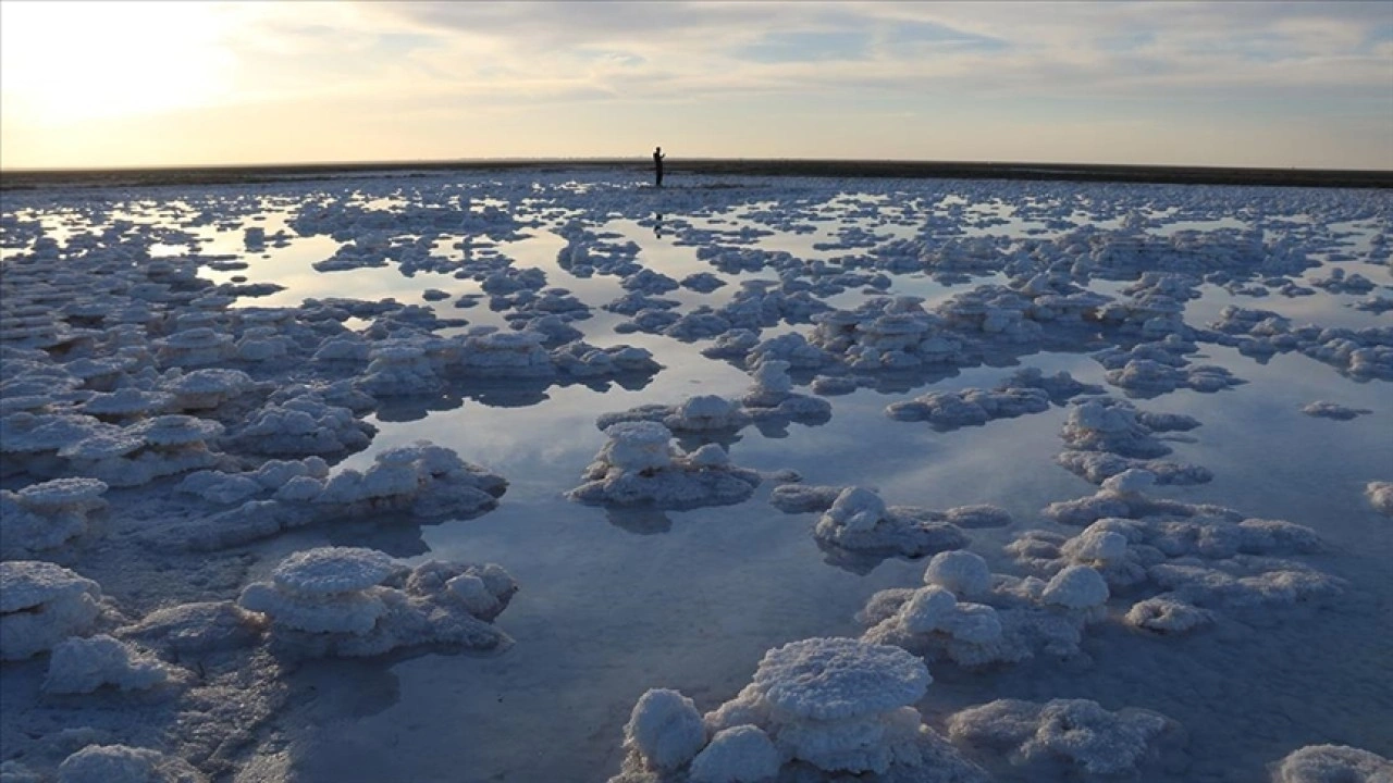 Tuz Gölü'nde oluşan kütleler fotoğraf tutkunlarının ilgisini çekiyor