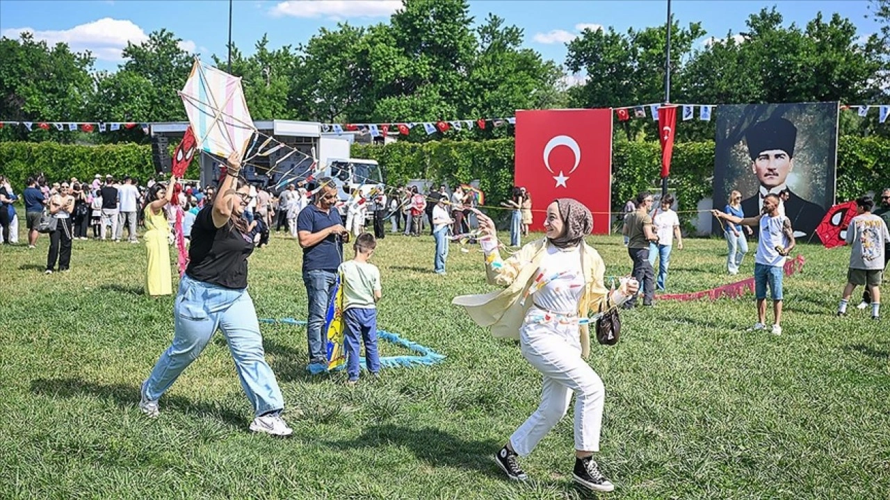 Uçurtmalar, Akın Türk ve Gök Türk'ün hayalini gerçekleştirmek için uçuruldu