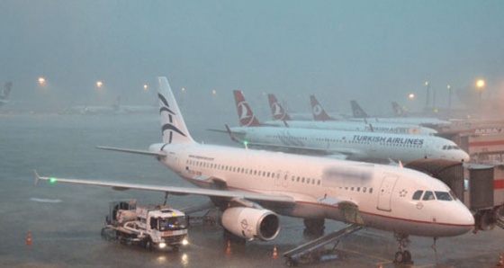 İstanbul'da uçuş trafiğine şiddetli yağmur engeli