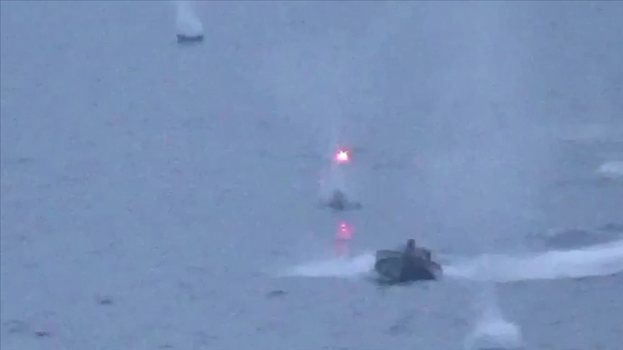 Ukrayna'dan, Rusya'nın Karadeniz filosuna ait iki fırkateyne hasar verildiği iddiası