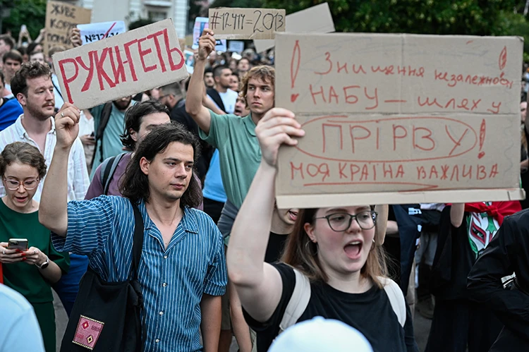 Ukrayna halkı Vladimir Zelenskiy’e karşı cesaretini göstermeye başladı -Erhan Kuadzba, Moskova'dan yazdı-