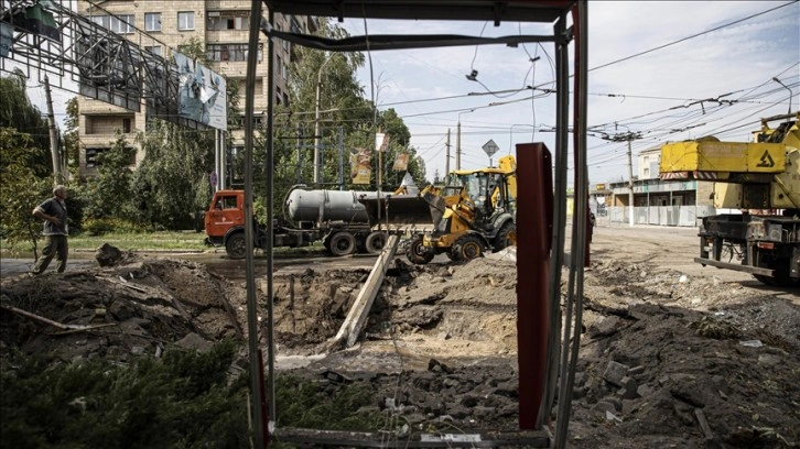 Ukrayna'da Donbas cephesine yakın Slavyansk şehri Rus güçlerince vuruldu