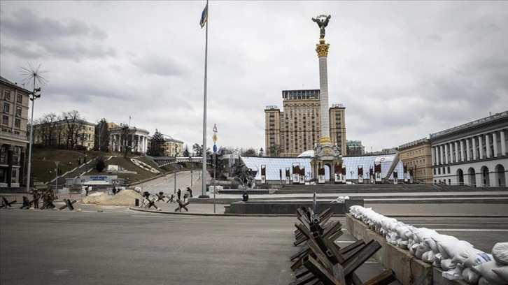 Ukrayna'da tarih ve sanatın kenti Kiev, endişeli savaş nöbetinin simgesi oldu