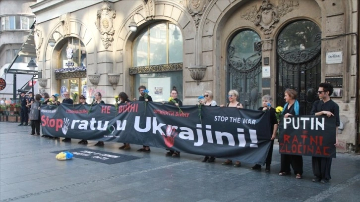 Ukrayna'daki savaş Belgrad'da protesto edildi