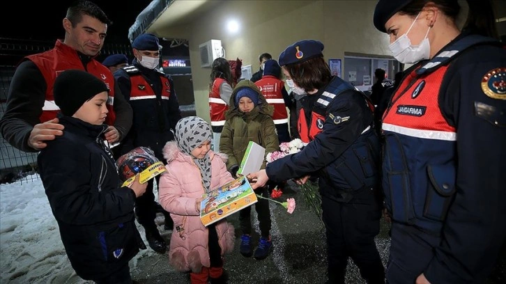 Ukrayna'dan tahliye edilen 209 Kırım Tatar Türkü Türkiye'ye getirildi