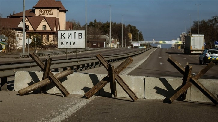 Ukrayna'nın başkenti Kiev'de barikatlar kaldırılıyor